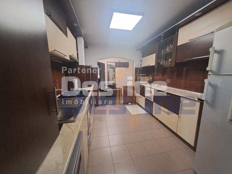Apartament cu 3 camere decomandat, mobilat în Galata