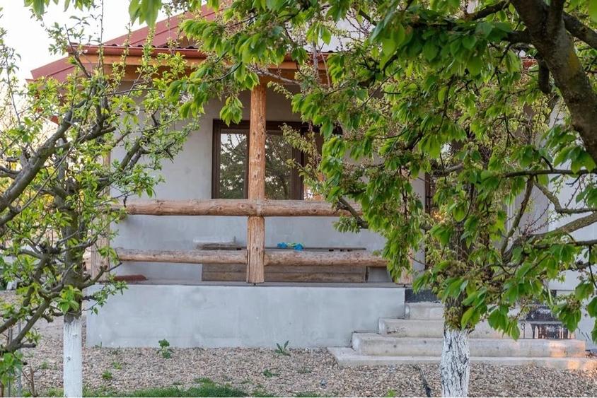 Casă cu 3 camere cu Teren 5 Mp în Lazuri