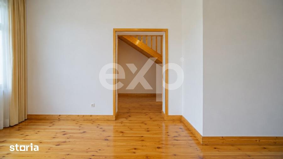 Casă cu 9 camere cu Teren 1766 Mp în Central