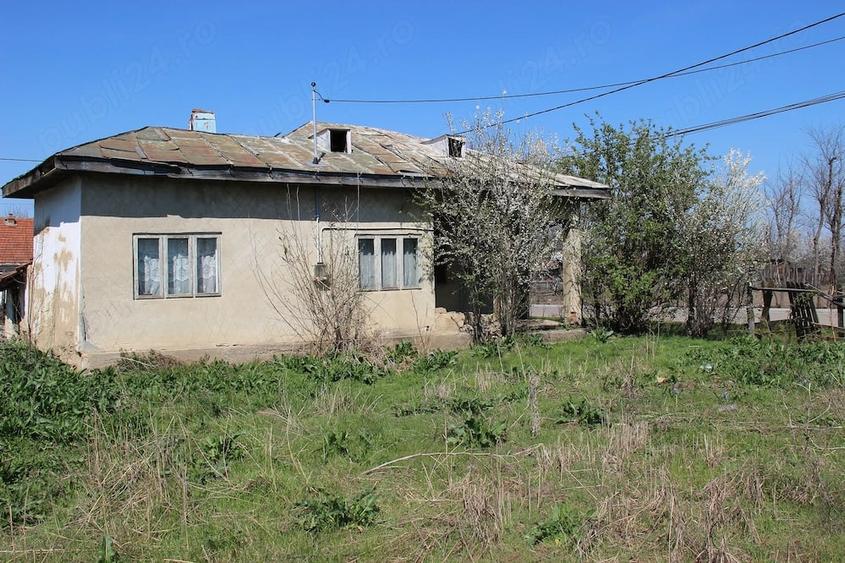 Casă cu Teren 3100 Mp în Slătioarele