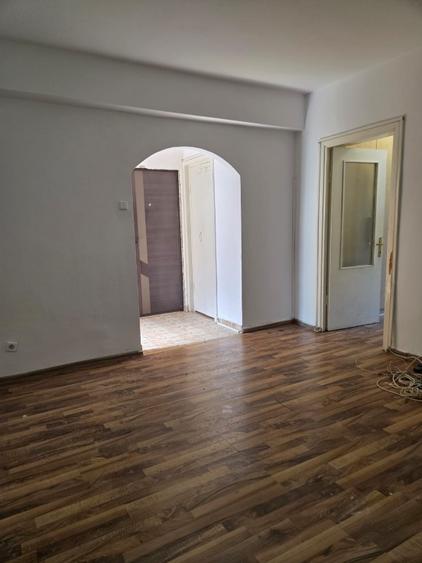 Apartament cu 2 camere semidecomandat în Calea Severinului