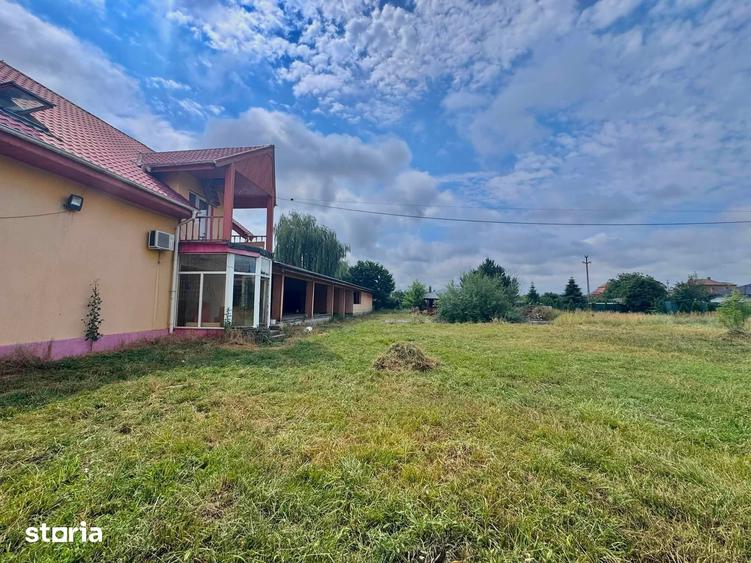 Casă cu 3 camere cu Teren 3500 Mp în Central
