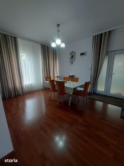 Casă cu 6 camere cu Teren 390 Mp în Micro 3