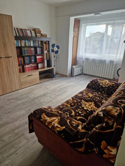 Garsonieră semidecomandată, mobilată în Est
