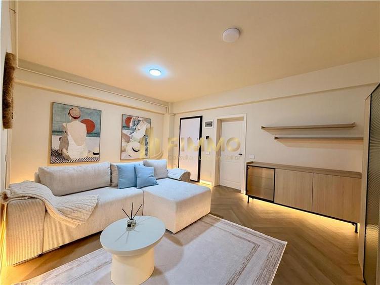 Apartament cu 3 camere semidecomandat în Central