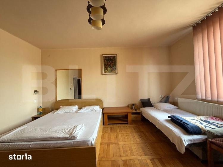 Casă cu 9 camere cu Teren 868 Mp în Micro 1