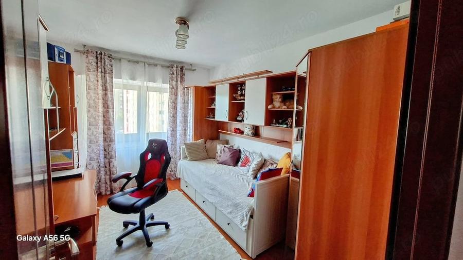 Apartament cu 3 camere decomandat în Scriitorilor