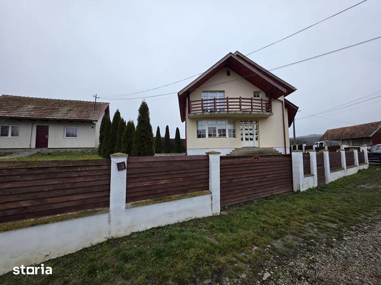 Casă cu 4 camere cu Teren 420 Mp în Central