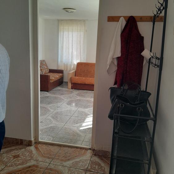 Inchiriez apartament 3 camere - 4