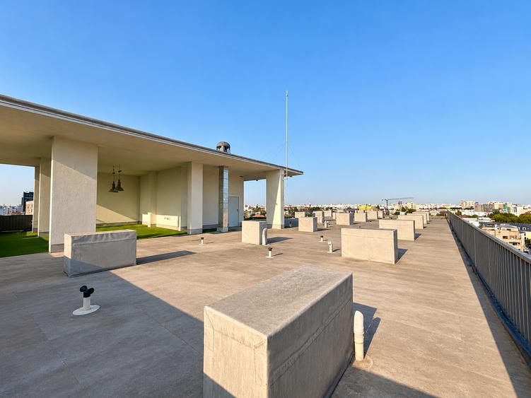 Apartament cu 5 camere semidecomandat în P-ța Unirii