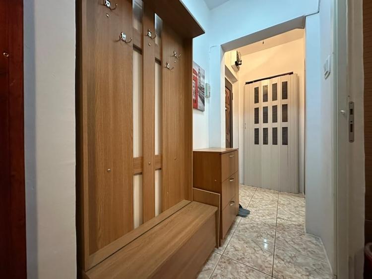Apartament cu 3 camere semidecomandat în Drumul Taberei