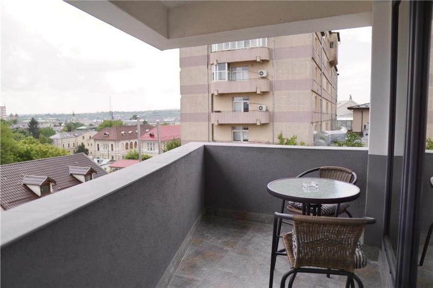 Apartament cu 2 camere decomandat, mobilat în Central