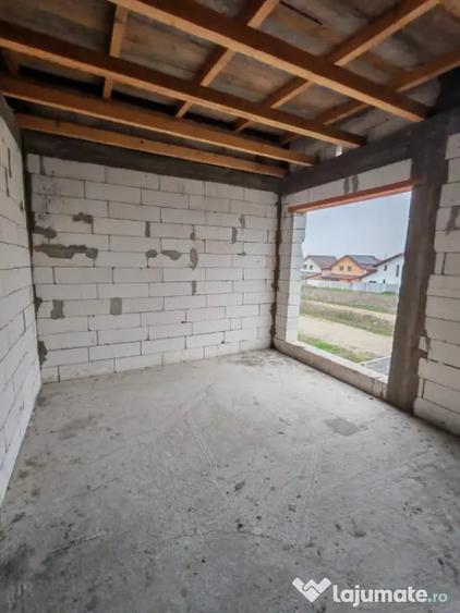 Casă cu 4 camere cu Teren 450 Mp în Malu Mare
