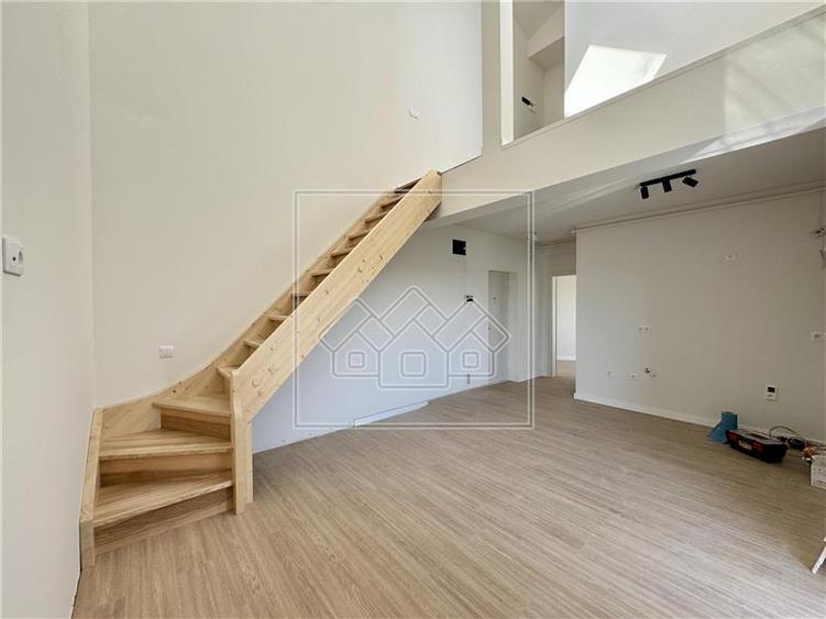 Penthouse cu 3 camere nedecomandat în Exterior Vest