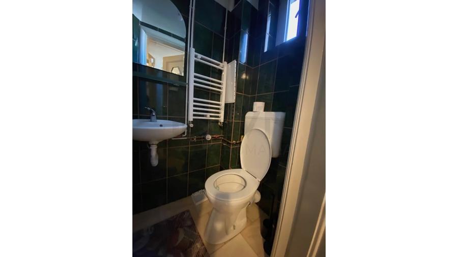 Apartament cu 3 camere semidecomandat în Unirii