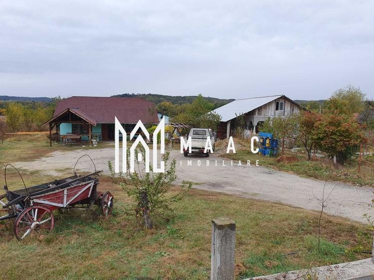 Casă cu 4 camere cu Garaj în Lădești