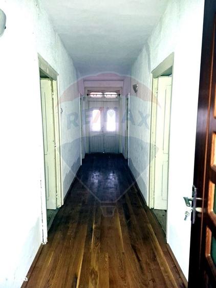 Casă cu 4 camere cu Teren 1478 Mp în Măneciu