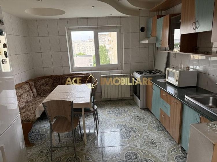 Apartament cu 3 camere decomandat, mobilat în Vitan
