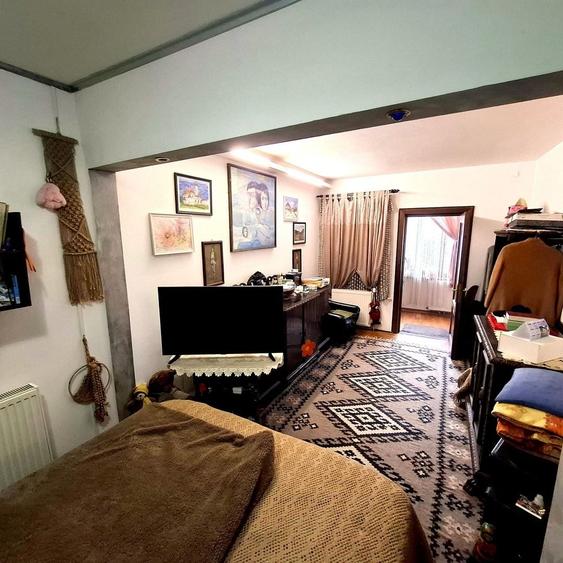 Casă cu 6 camere cu Canalizare în Ultracentral