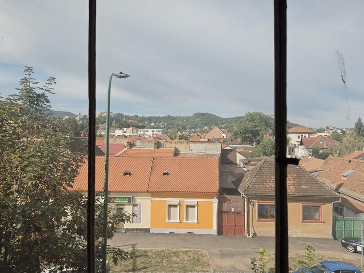 Apartament cu 2 camere nedecomandat în Brașovul Vechi