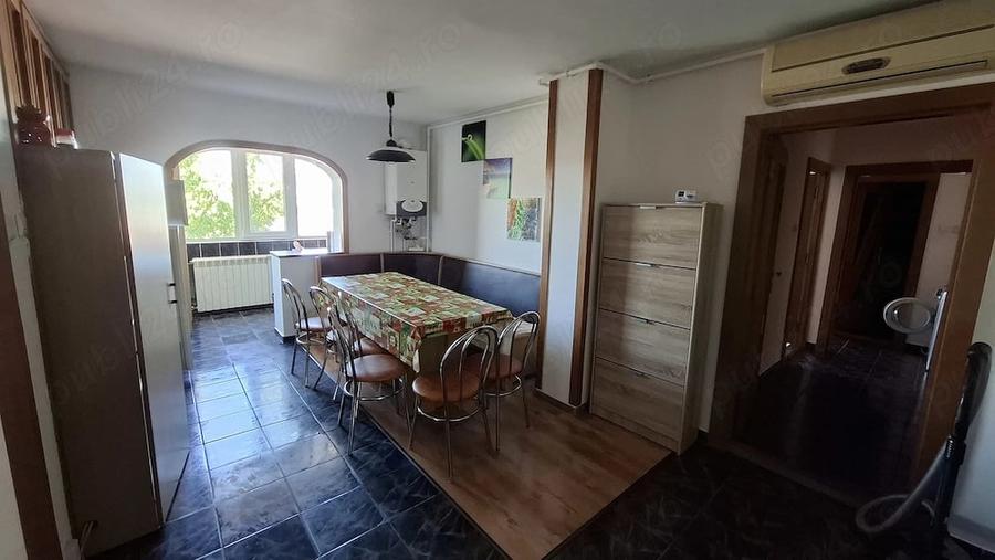Apartament cu 3 camere decomandat în Soarelui