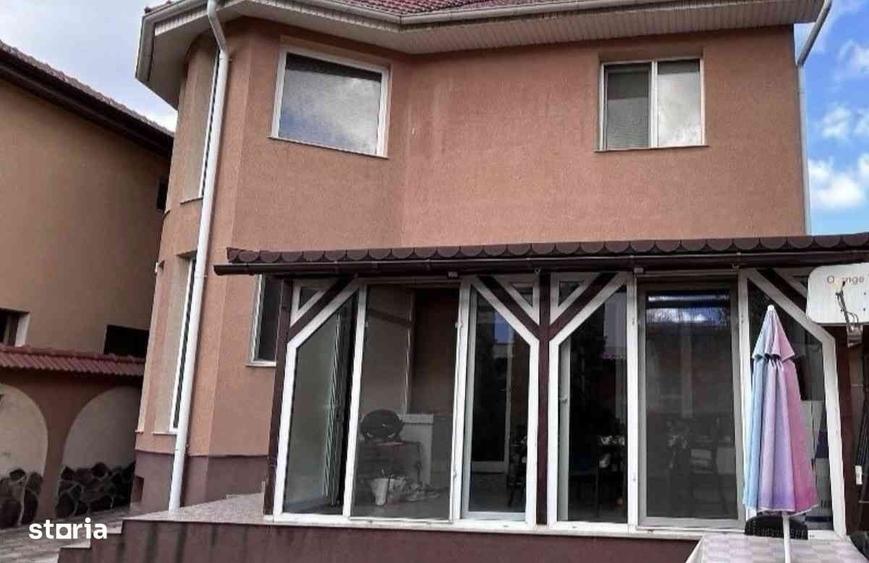 Casă cu 4 camere cu Teren 300 Mp în Rogerius