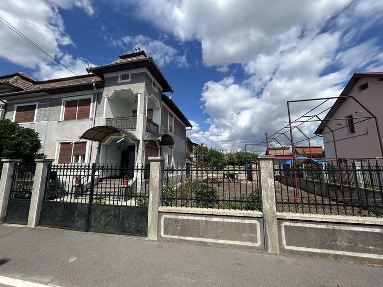 Casă cu 4 camere în Central
