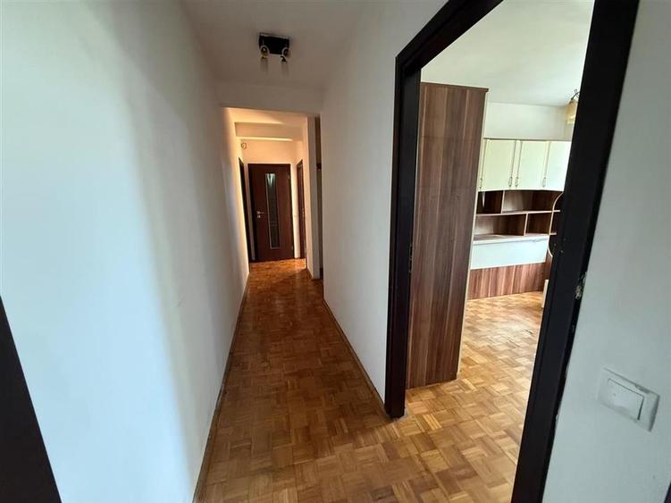 Apartament cu 4 camere decomandat în Hipodrom 2