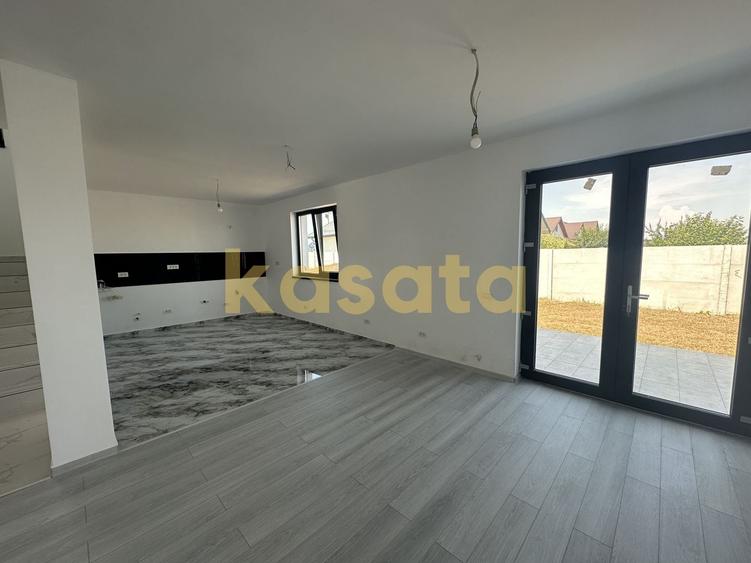 Casă individuală cu 5 camere cu Canalizare în Domnești