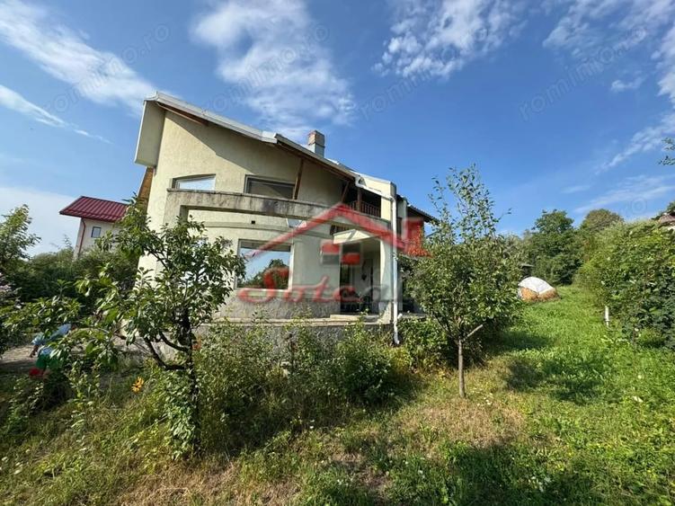 Casă cu Teren 2404 Mp în Cornu