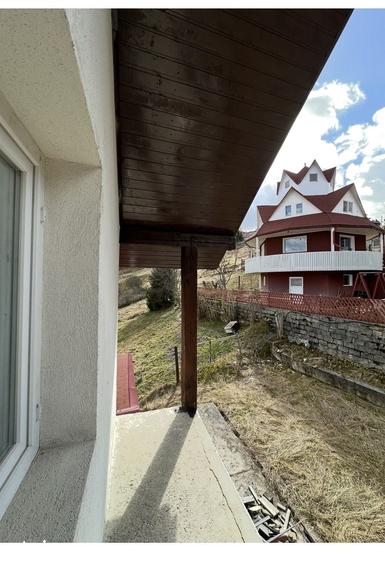 Casă cu 7 camere cu Teren 323 Mp în Petros