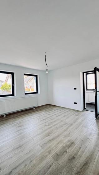 Casă cu 3 camere cu Teren 508 Mp în Sânmihaiu Român