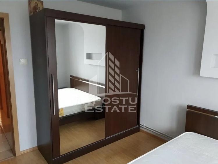 Apartament cu 3 camere decomandat, mobilat în Micălaca