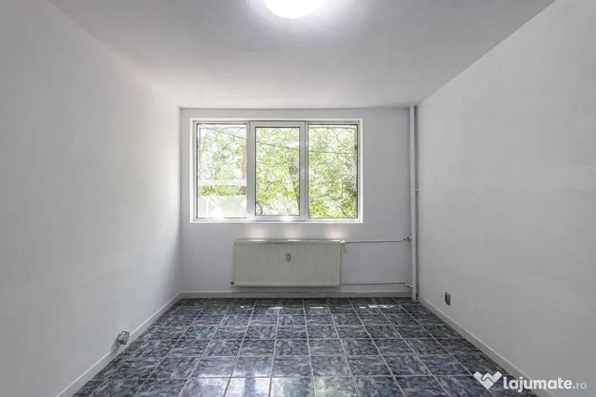 Apartament cu 4 camere semidecomandat în Drumul Taberei