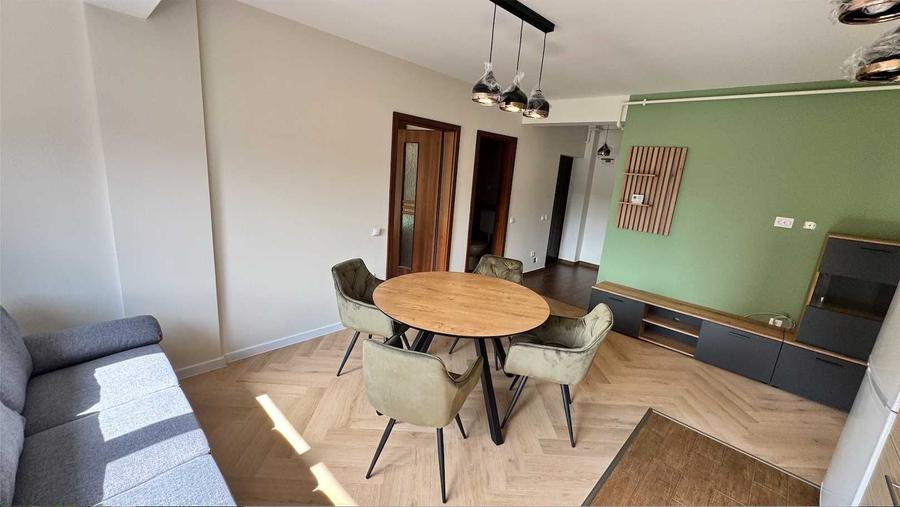 Apartament cu 3 camere semidecomandat în Florești