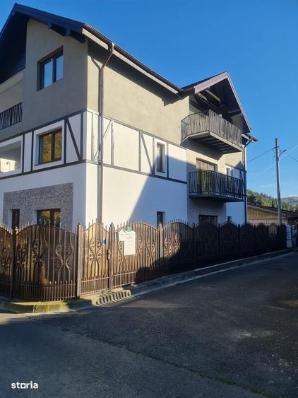 Casă cu 4 camere cu Teren 75 Mp în Central