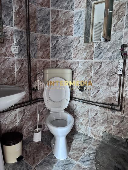 Casă individuală cu 4 camere cu Canalizare în Cetate