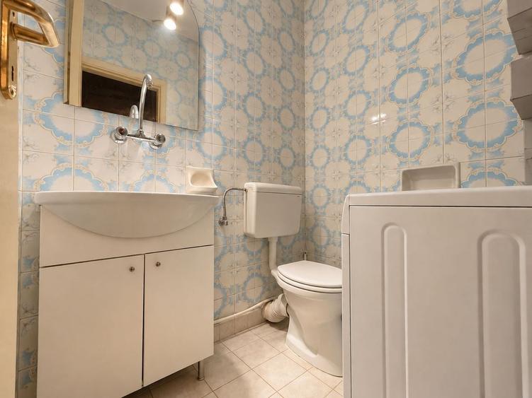 Apartament cu 3 camere decomandat, mobilat în Central
