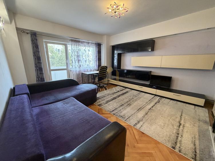 Apartament cu 3 camere decomandat, mobilat în Central