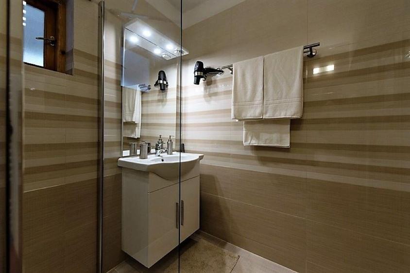 Apartament cu 4 camere decomandat în Silva
