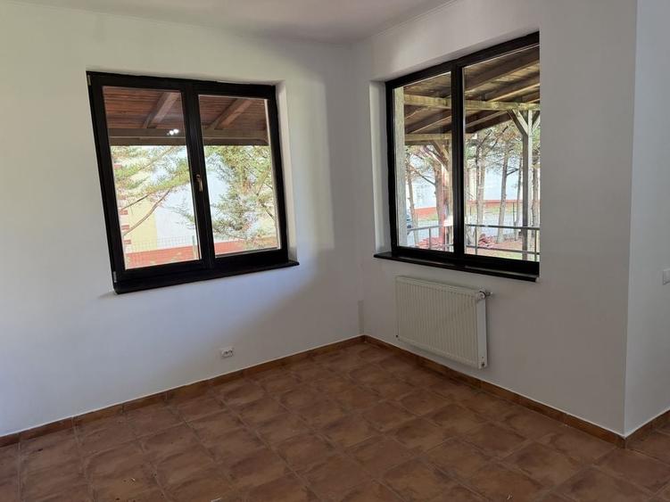Casă cu 4 camere în Ștefănești