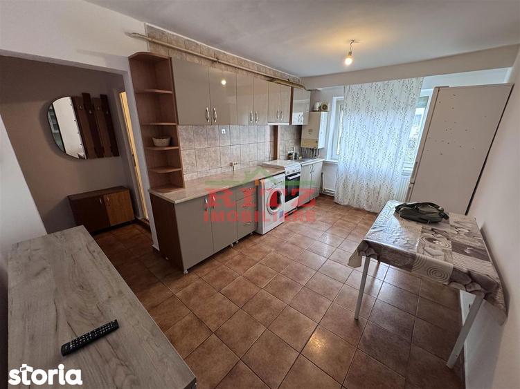 Apartament cu 3 camere semidecomandat în Ultracentral
