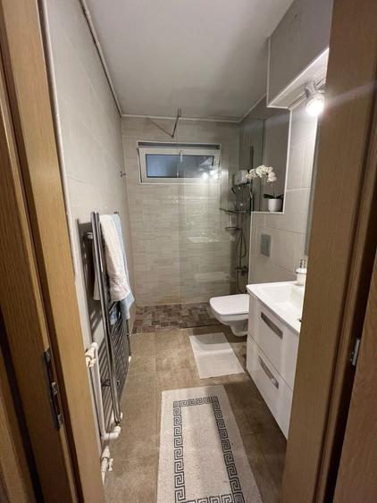 Apartament cu 3 camere semidecomandat, mobilat în Iancului