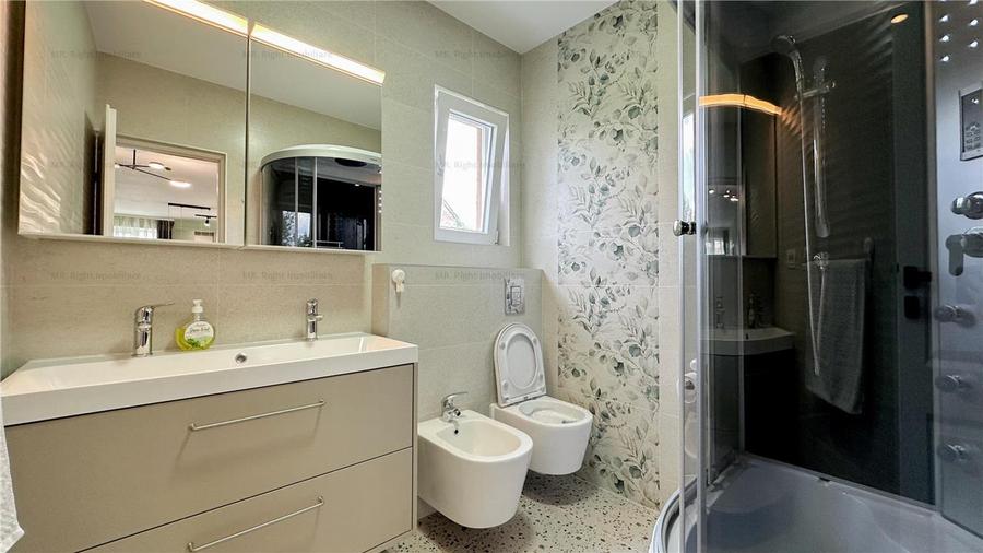 Apartament cu 4 camere decomandat în Central