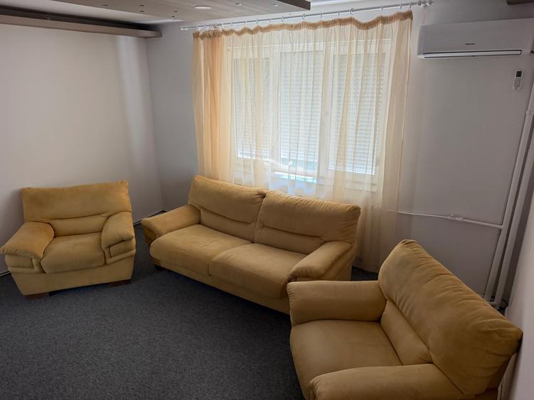 Apartament cu 4 camere decomandat în Exterior Vest
