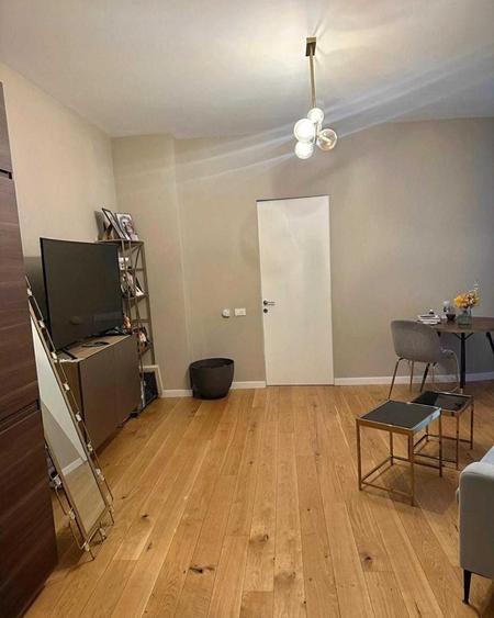 Apartament cu 2 camere semidecomandat, mobilat în P-ța Victoriei