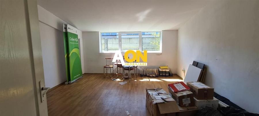 Spațiu industrial, de 1,077 mp, în Periferie