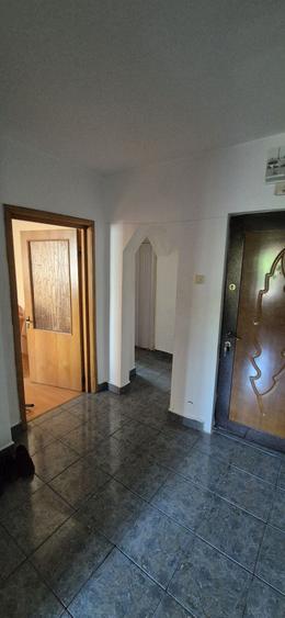 Apartament cu 4 camere decomandat în Trivale