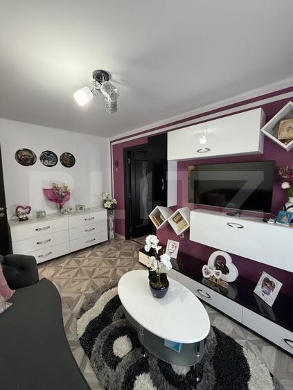 Apartament cu 3 camere semidecomandat, mobilat în Micro 19