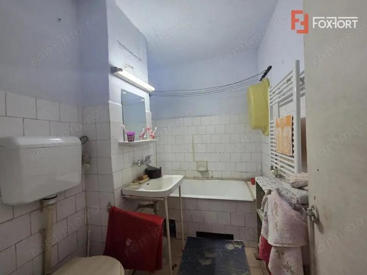 Apartament cu 4 camere semidecomandat în Micălaca